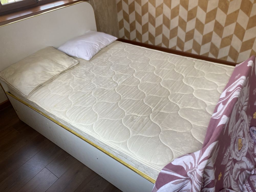 Двуспальная кровать