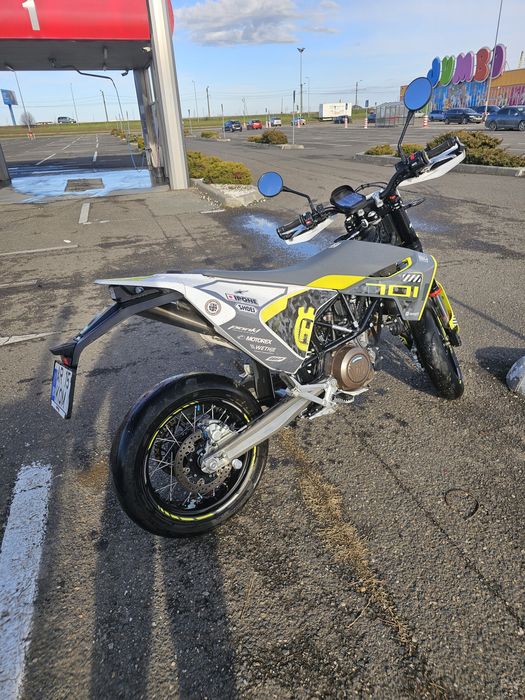Husqwarna 701 supermoto