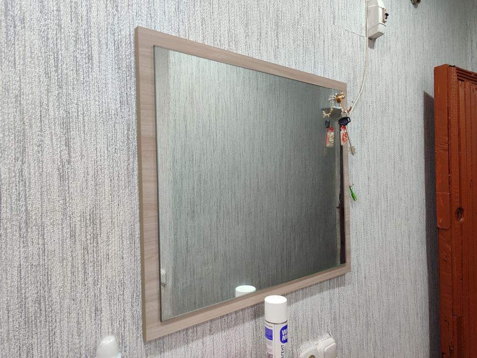 Настенная зеркало , зеркало