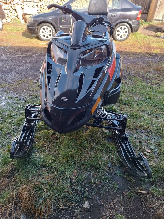 Arctic Cat 570 snowmobile