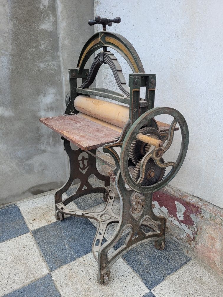 Antichități de vinzare