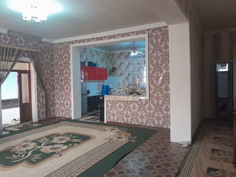 Uy sotiladi yaxshi holatda