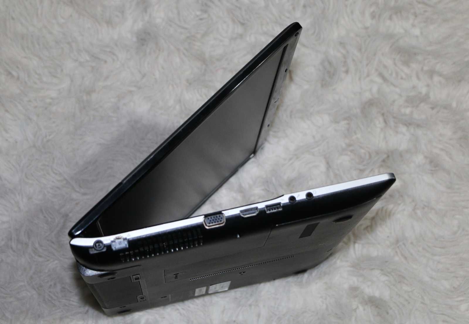 Laptop Samsung - Diagonala 17.3 '' - 4GB DDR3 - 320GB - Procesor i3