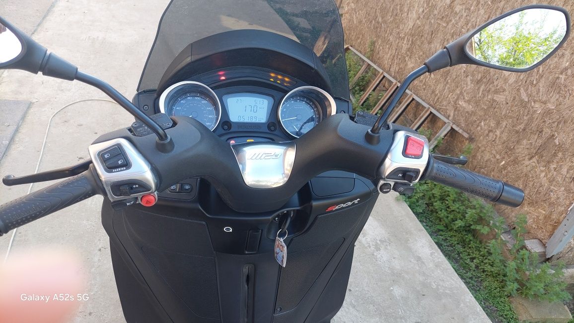 Vând Piaggio MP3
