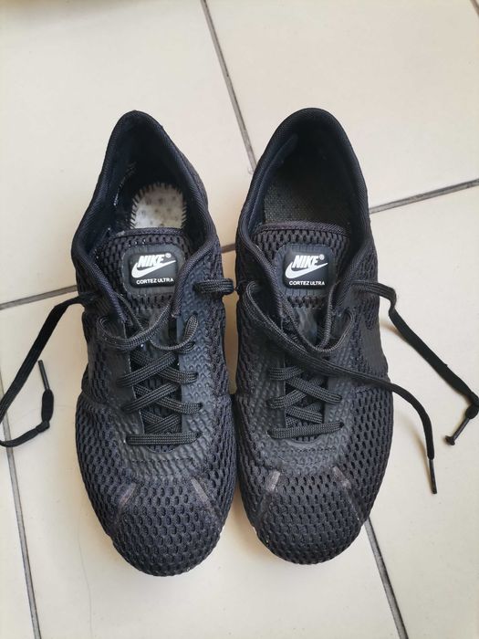 Черни и бели маратонки Nike
