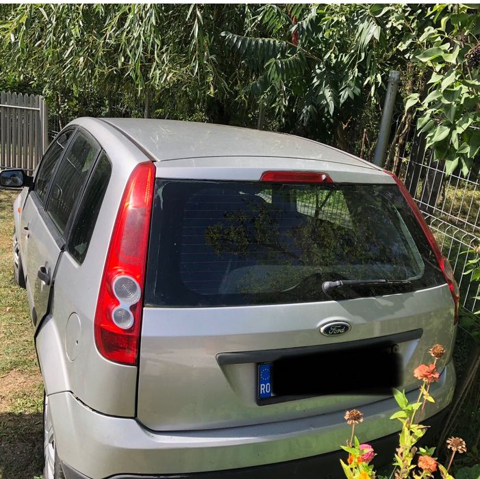 Vând Ford Fiesta