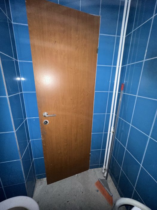 Vand doua usi utilizate aproape noi