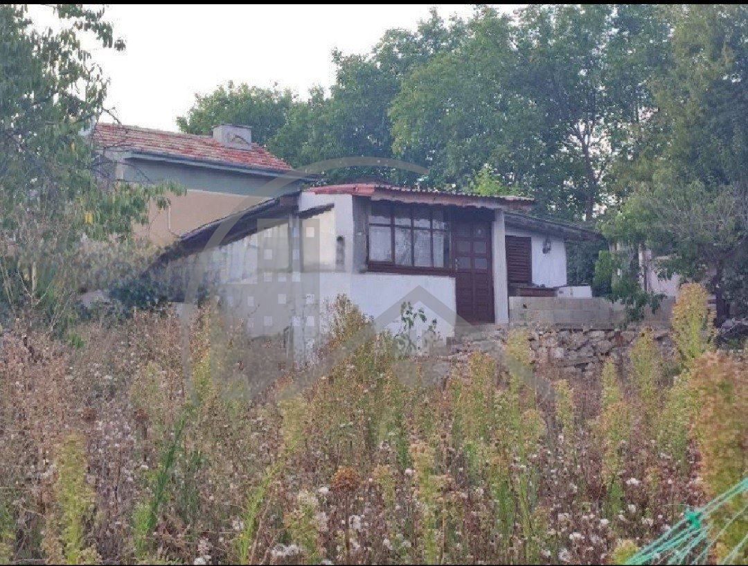 Къща в Варна, област-м-т Добрева Чешма площ 990 цена 51500