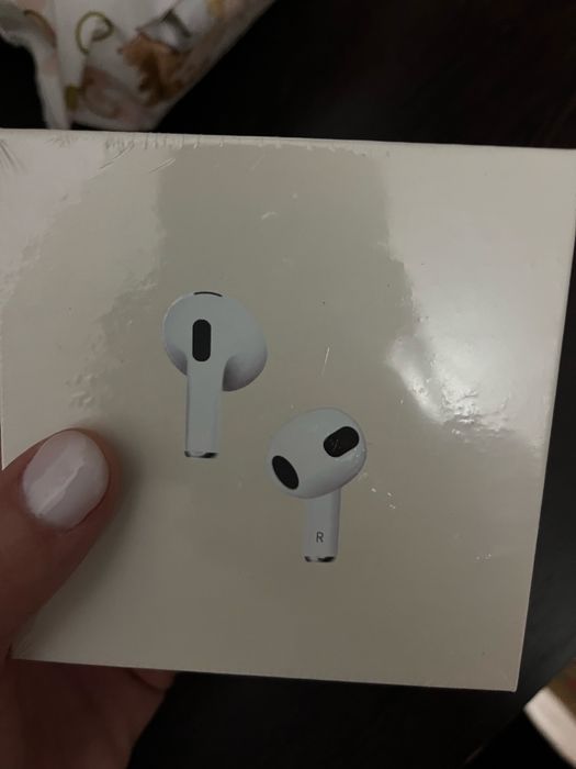 Продам AirPods 3 новые