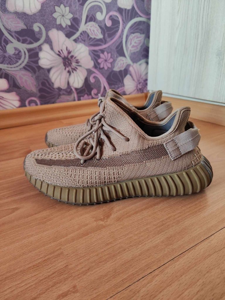 Adidas Yeezy Boost 350 V2 - 38 2/3 номер
Отлично състояние!
Цена 149