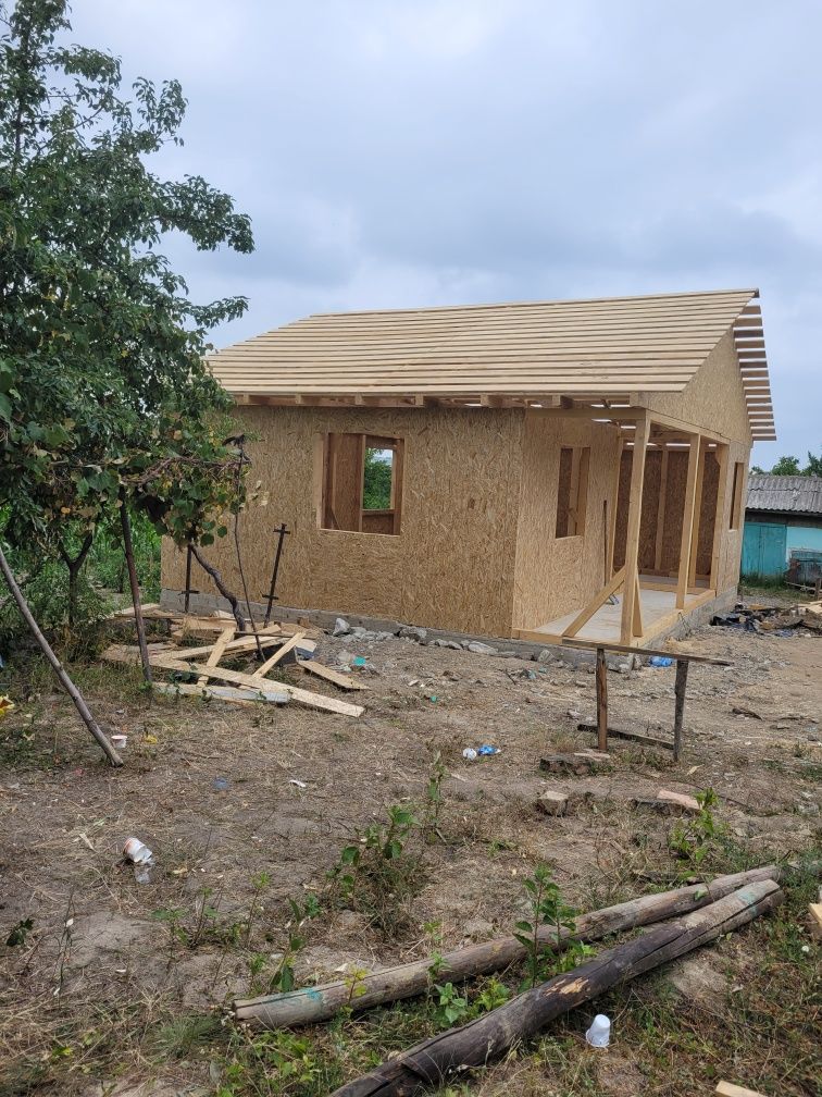 Vindem case din lemn izolate termic și fonic