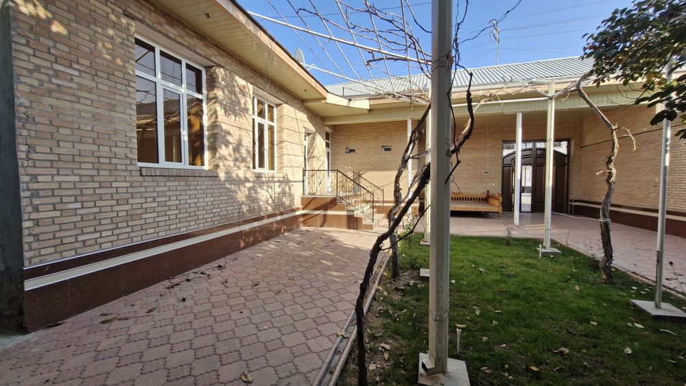 Сдаётся Дом в центре города , Ориентир : на против Фирма Доктор