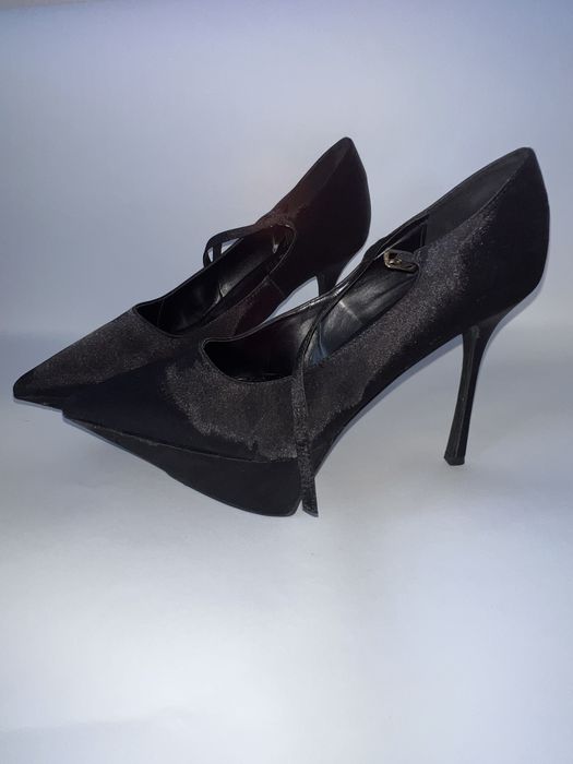 Черни високи токчета