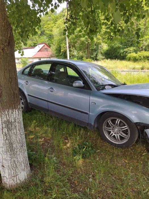 Vand autoturism Volkswagen Passat 2000 avariat