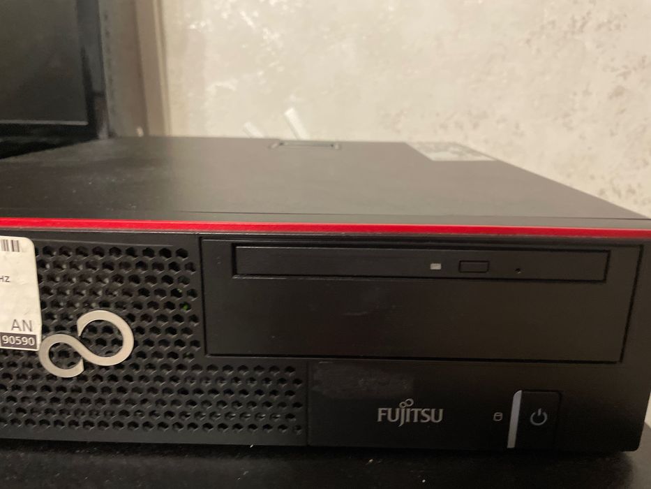 Компютър FUJITSU esprimo D757