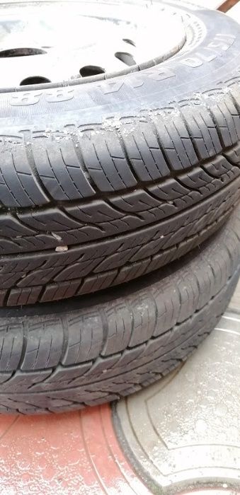 Vand 4 anvelope de vara 175/70/R14 cu jante de otel
