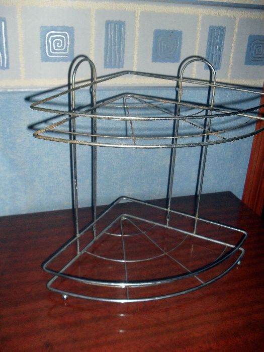 ПРОДАМ УГЛОВУЮ МЕТАЛЛИЧЕСКУЮ ПОЛКУ для ванны ! 2х-ярусная. Серебристая