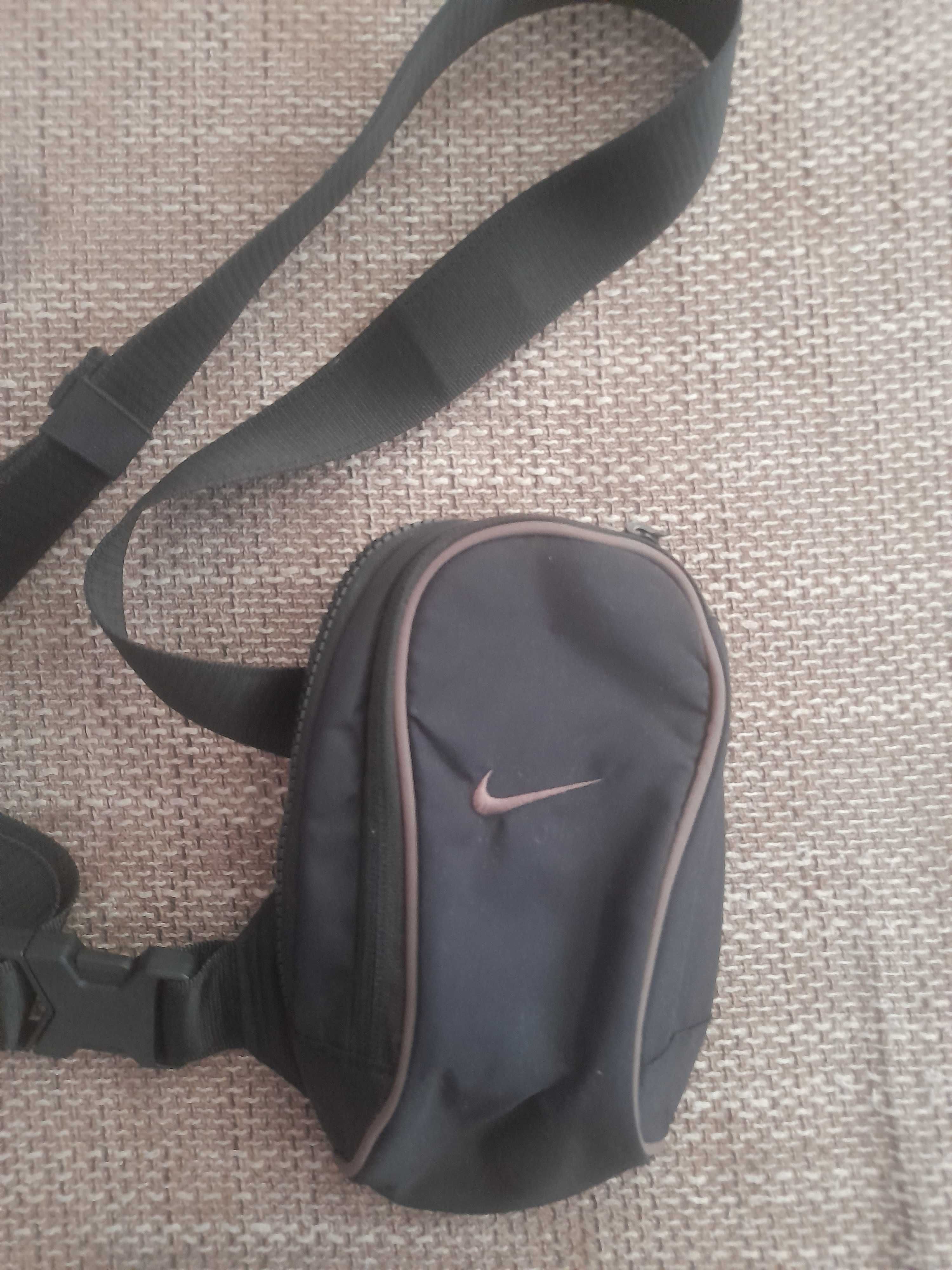 Оригинална чантичка Nike!
