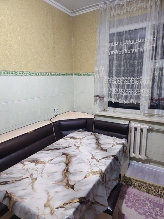 Кухонный гарнитур и уголок стол