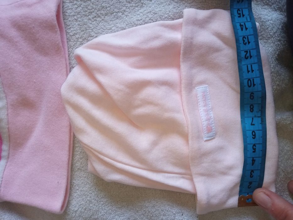 Vând căciulițe bebe