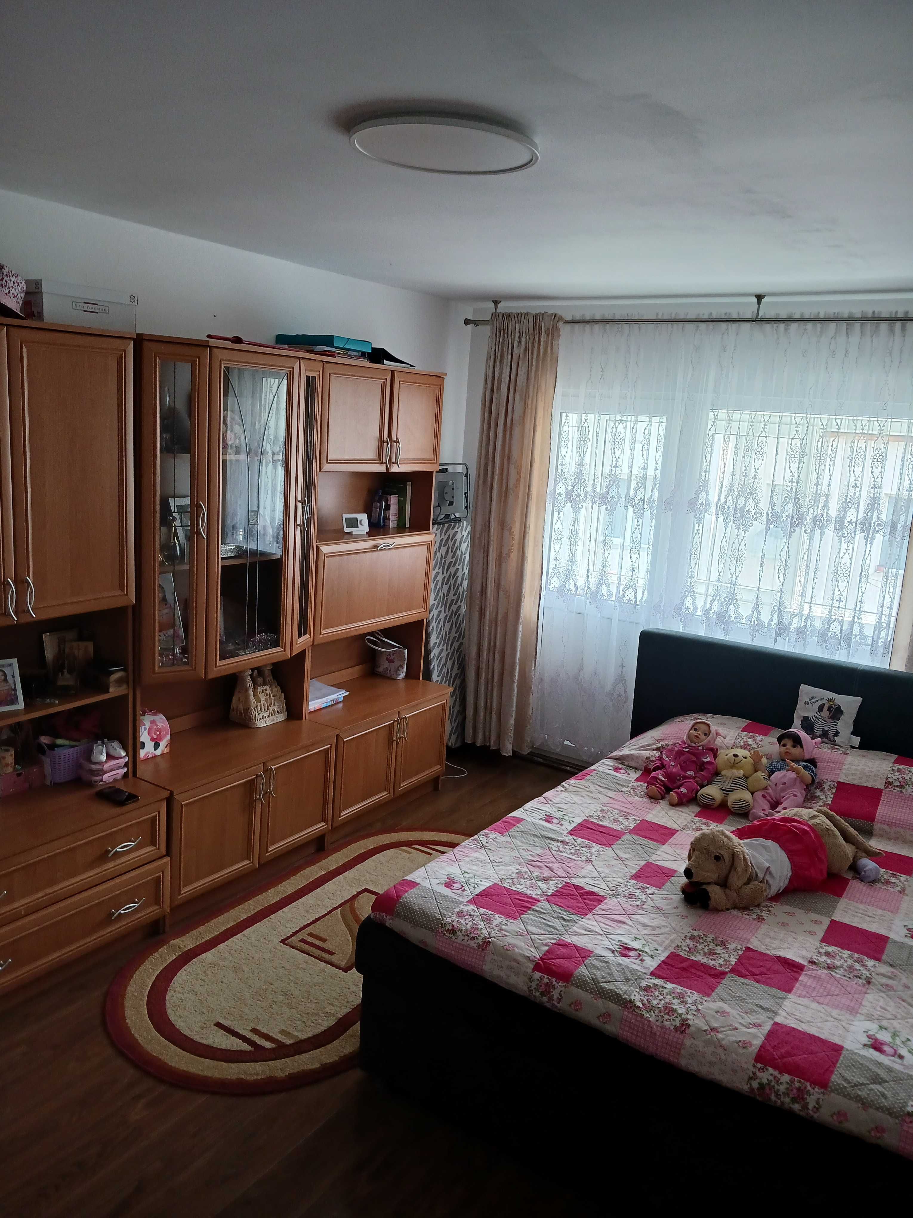 Proprietar ,vand apartament 2 camere decomandate , zona Piata Sud