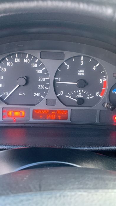 BMW SERIA 3/E56  cu trapa