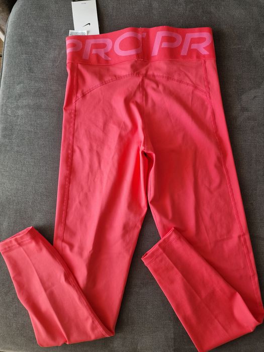 Дамски клин Nike Pro НОВ!