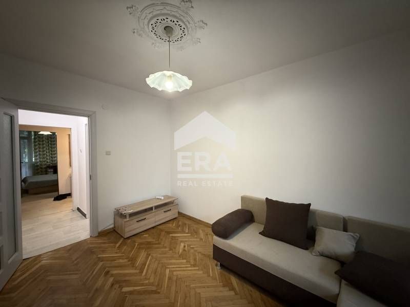 Четиристаен, обзаведен, газифициран апартамент под наем, в тухлена сгр