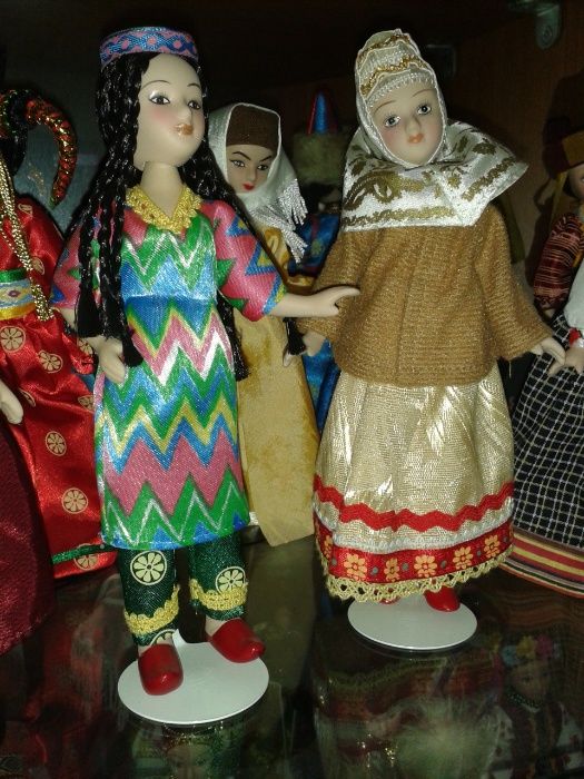 Продам коллекцию "Куклы в народных костюмах"