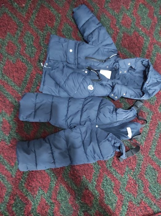 Курточки .одна пара м комбинезоном.