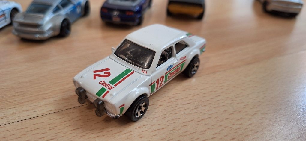 Machete 1:64 set Aston Martin, Porsche, Honda Civic, Mustang, Escort