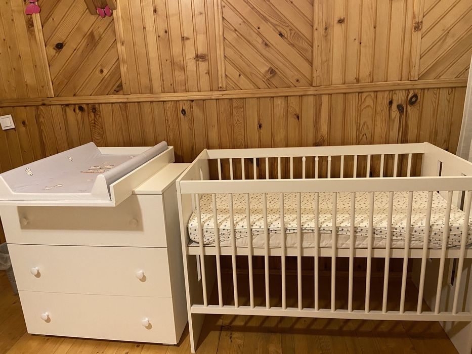 Pătuț pentru bebeluși cu dulap