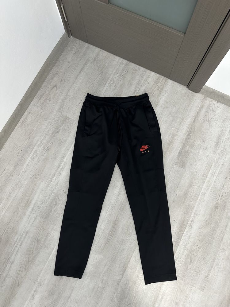 Pantaloni Nike Air