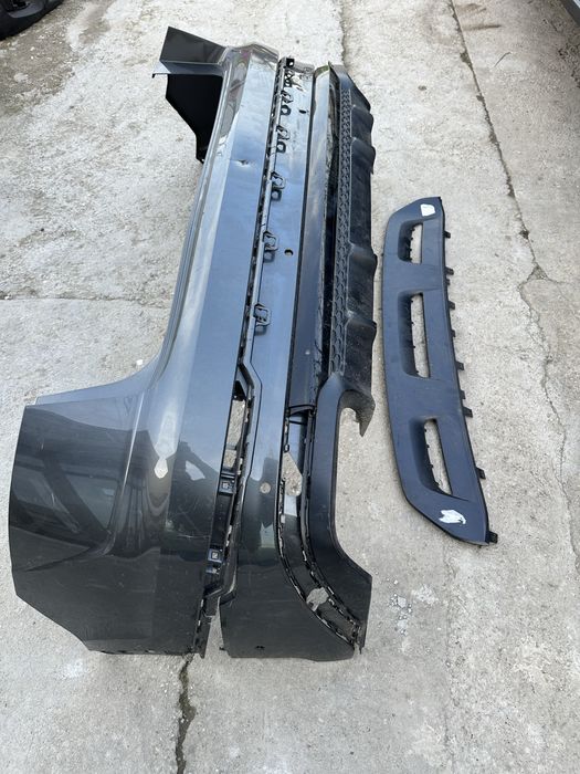 Bară spate audi q8.