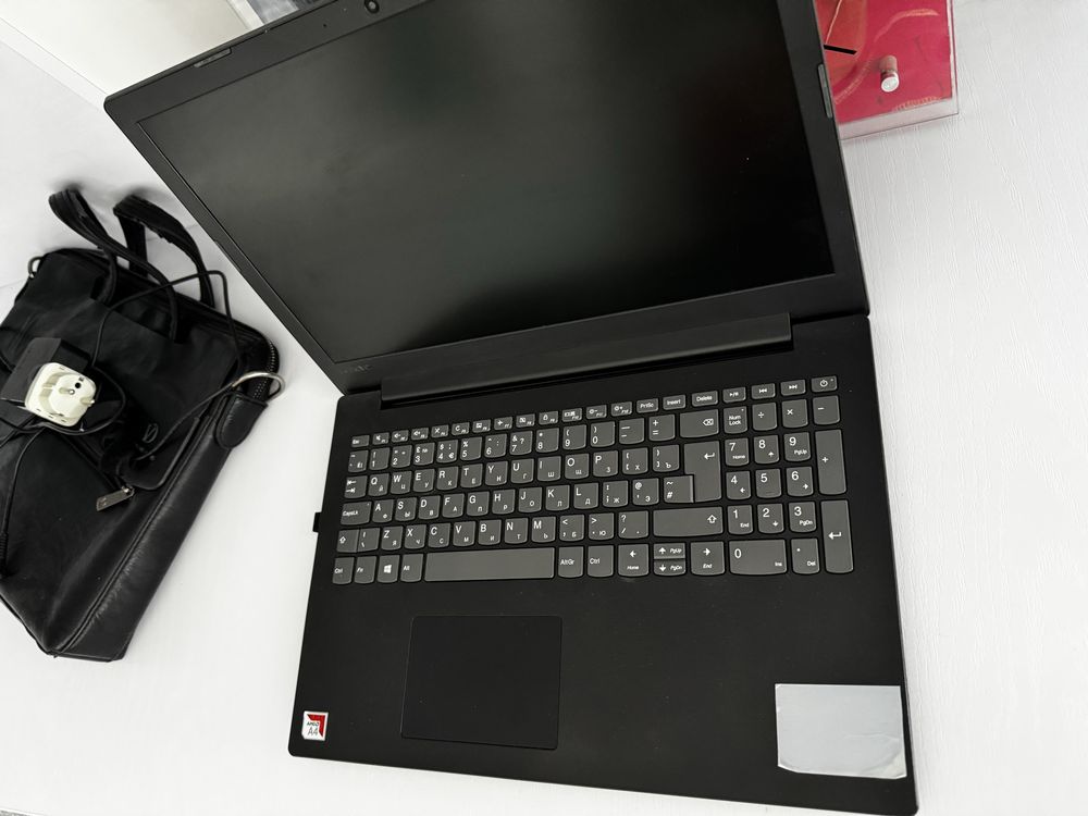 Lenova noutbook 2020 4/1Tb