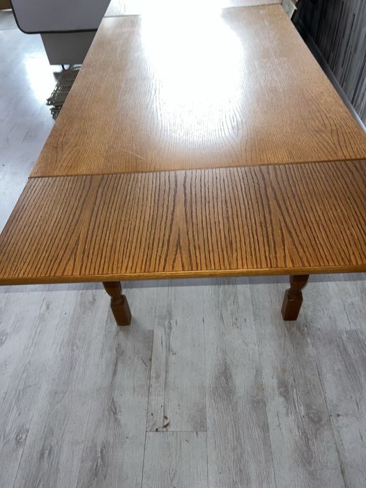 Разтегателна трапезна маса