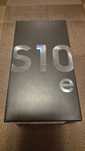 Cutie Samsung Galaxy S10e cu accesorii