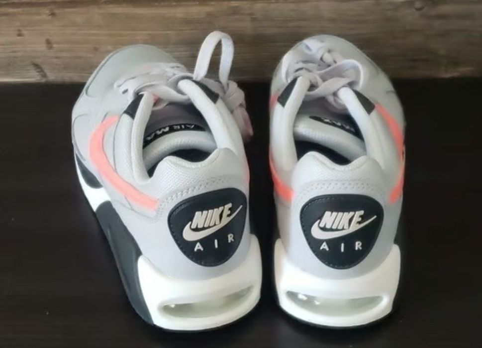 Оригинални маратонки Nike air max Uk 4,5/ 37