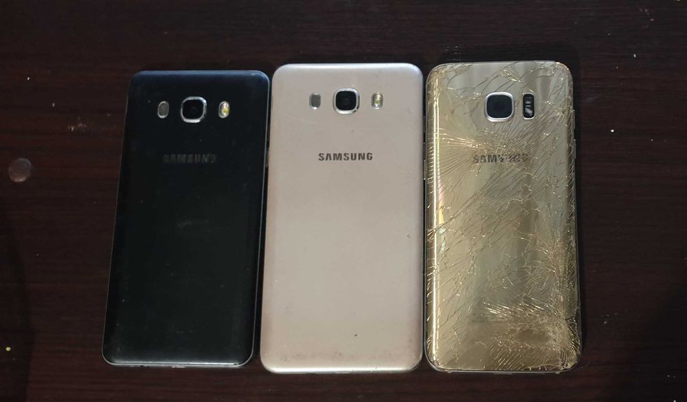 Телефони за части