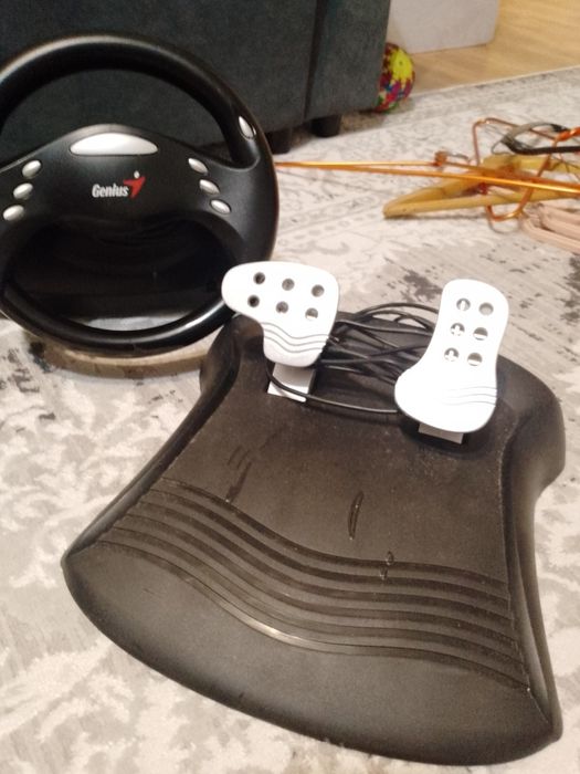 Игровой руль с пидалем