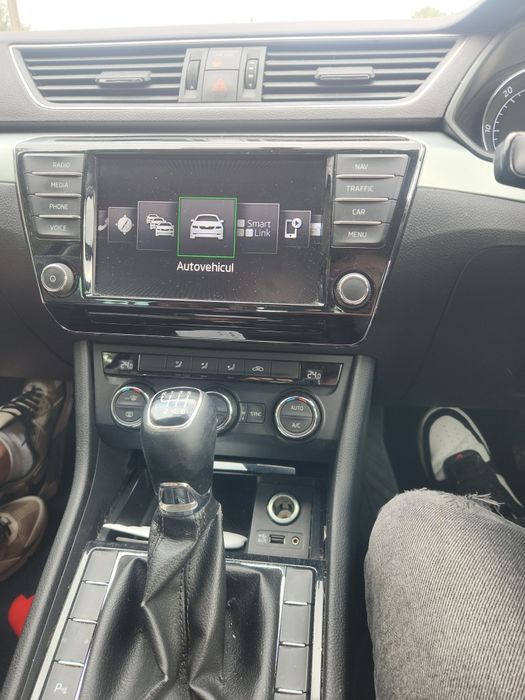 De vinzare skoda superb stare foarte bună dispune de multe opțiuni l