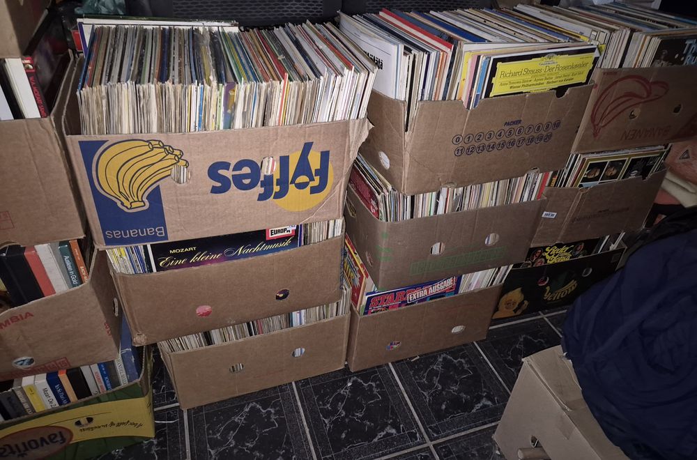 Vând Lot 150lp Discuri Vinil cu muzică clasică mixta 

Artiști:

- Fra