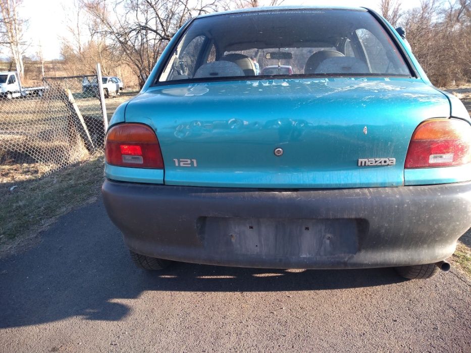 Mazda 121 1.3 На Части