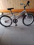 Vând urgent bicicletă ventuze roti pe 20