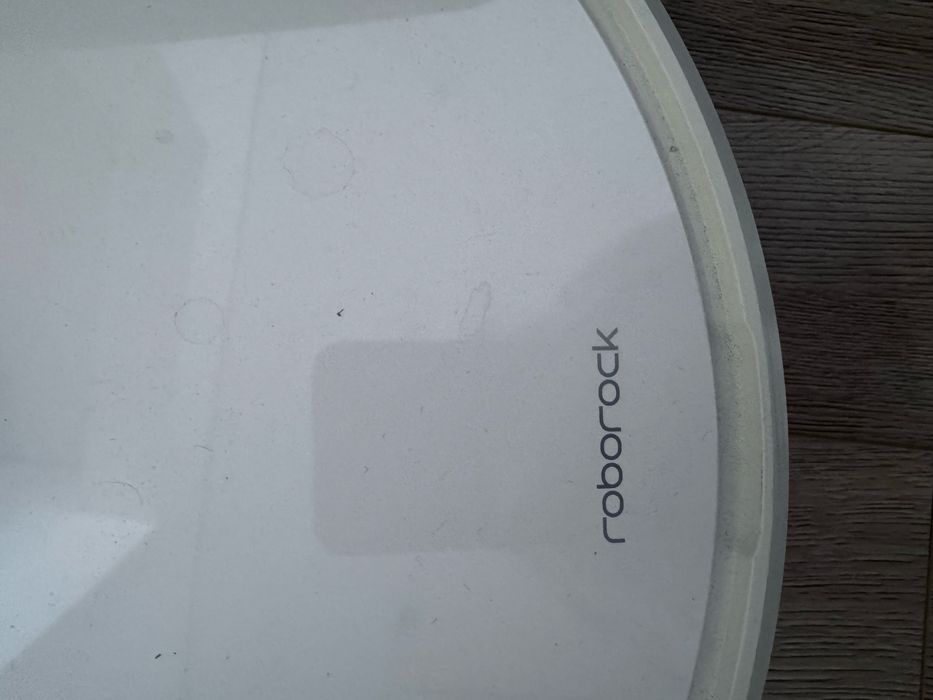 Продам умный робот пылесос roborock