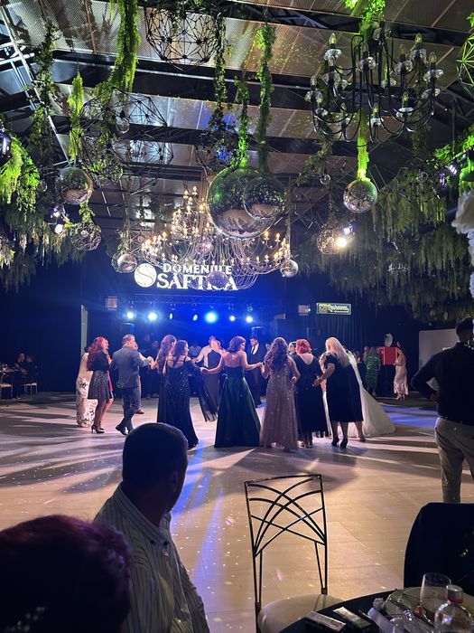 Dj evenimente private ,majorate ,nunti , botezuri ,sonorizare, lumini