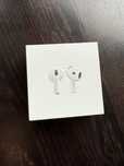 Casti AirPods 4 noi