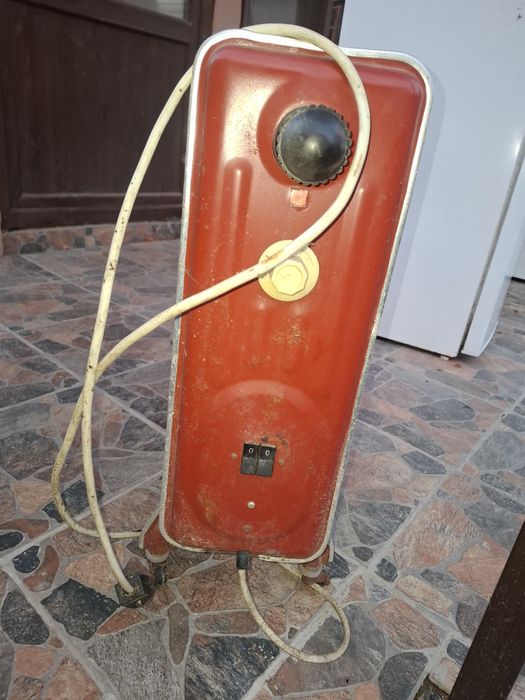 Продавам 2 фризера и радиатор