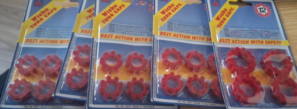 Revolver cu capse + capse cadou.