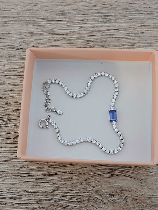 Bijuterii din argint cu pietre – model deosebit, lucrat fin